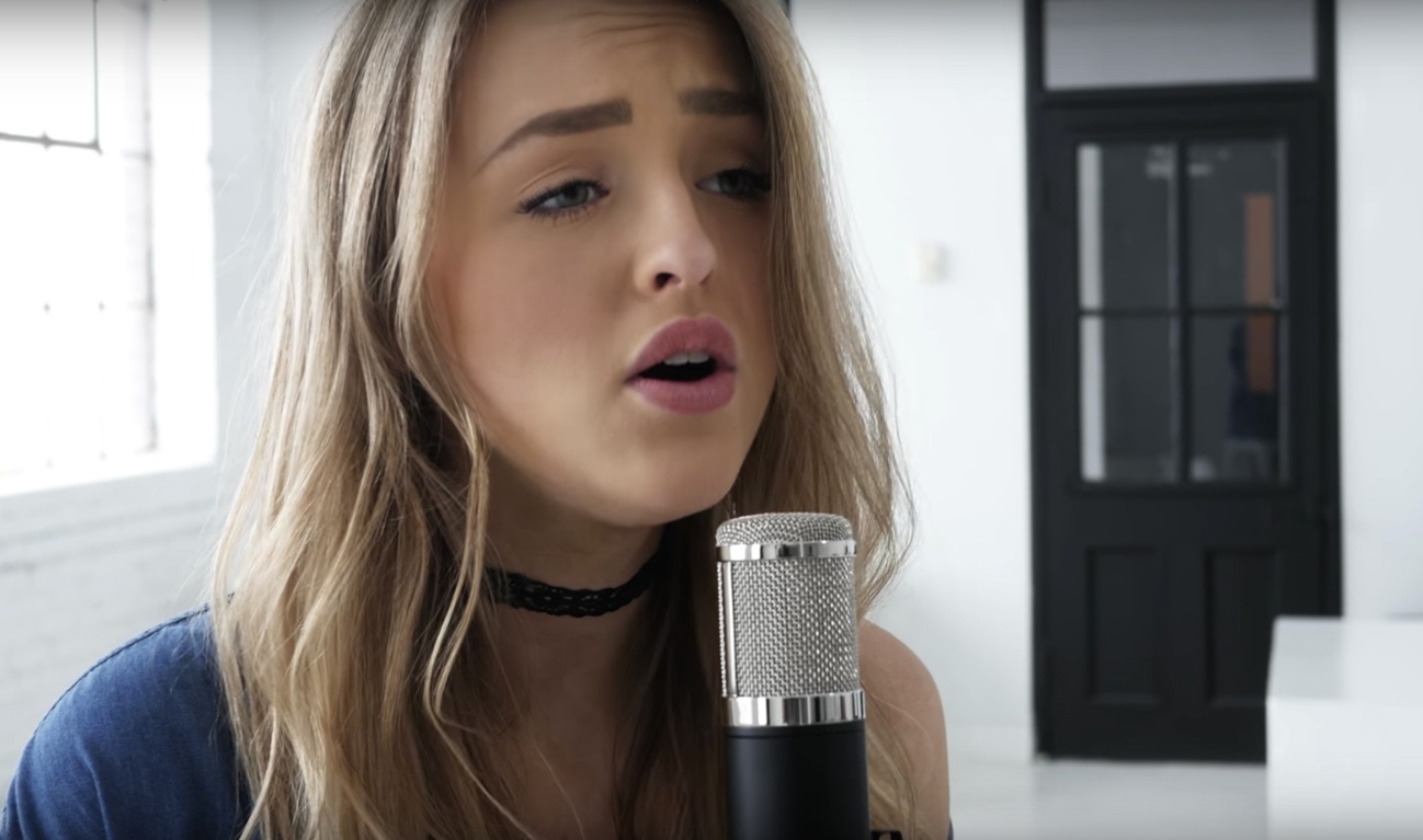 Alicia Moffet reprend la chanson Helium de Sia et c'est magnifique