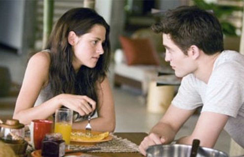 Kristen Stewart et Robert Pattinson dans le film The Twilight Saga: Breaking Dawn - Part 1