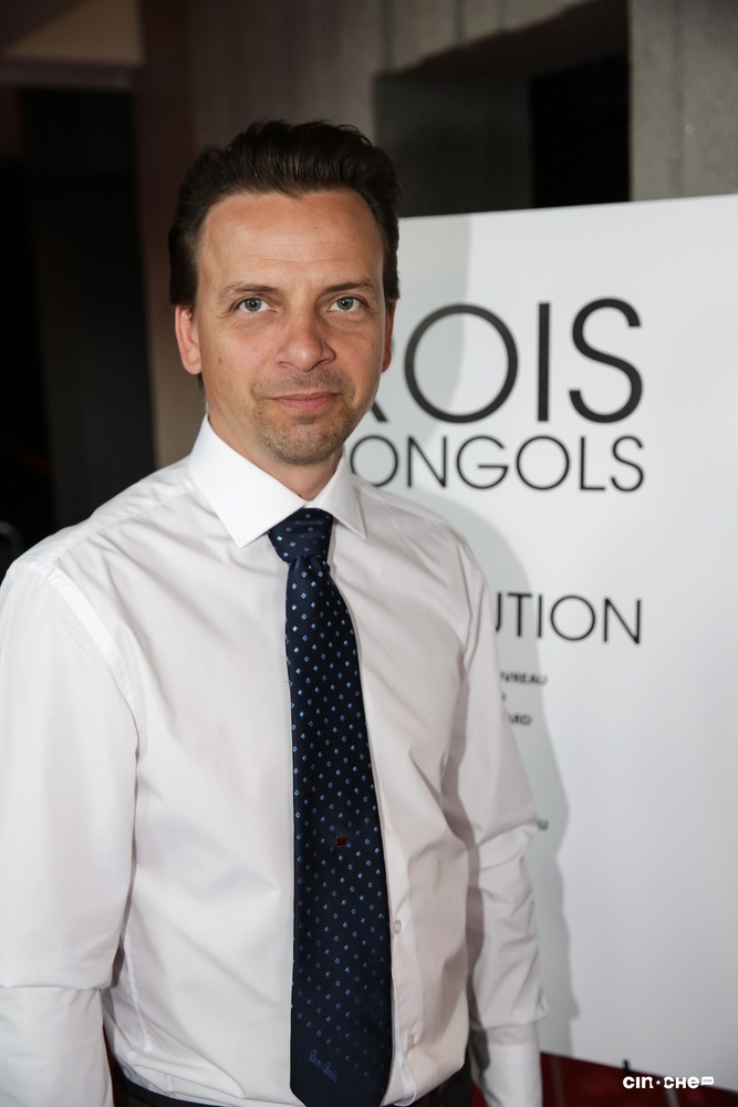 Sur le tapis rouge du film Les rois mongols