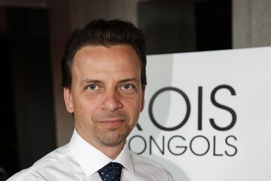 Sur le tapis rouge du film Les rois mongols