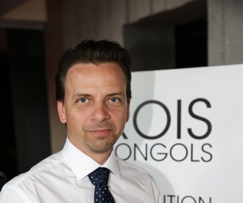 Sur le tapis rouge du film Les rois mongols