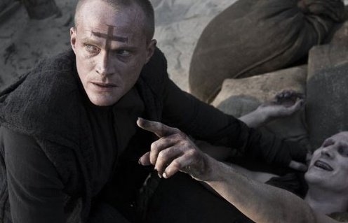 Paul Bettany dans le film Priest