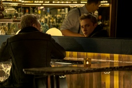 Une scène du film The Voyeurs