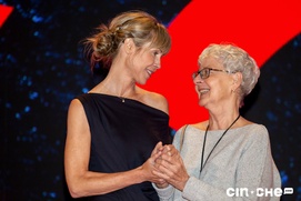 Sur le tapis rouge du film Il pleuvait des oiseaux