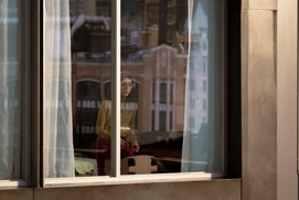 Une scène du film The Voyeurs