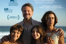 Affiche du film Je suis toujours là