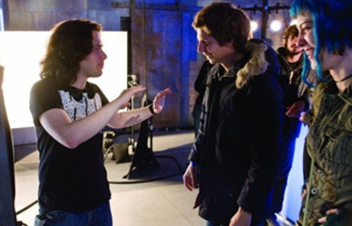 Edgar Wright (gauche), Michael Cera et Mary Elizabeth Winstead sur le plateau de Scott Pilgrim vs. the World