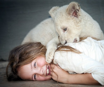 Une scène du film Mia et le lion blanc