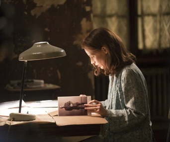 Une scène du film The Debt