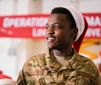 Une scène du film Operation Christmas Drop