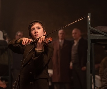 Une scène du film The Song of Names