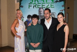 Sur le tapis rouge du film Brain Freeze
