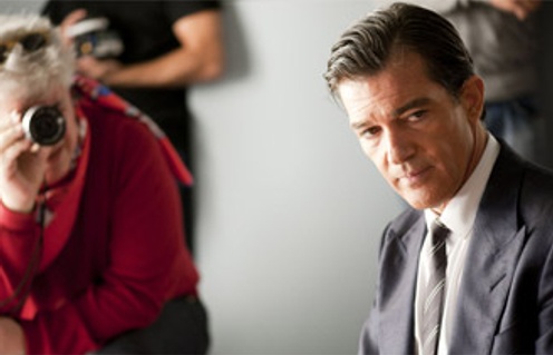 Pedro Almodóvar et Antonio Banderas dans La piel que habito