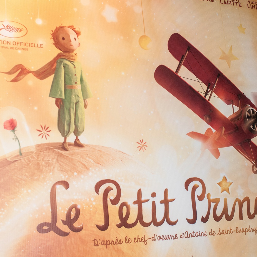 Sur le tapis rouge du film Le petit prince