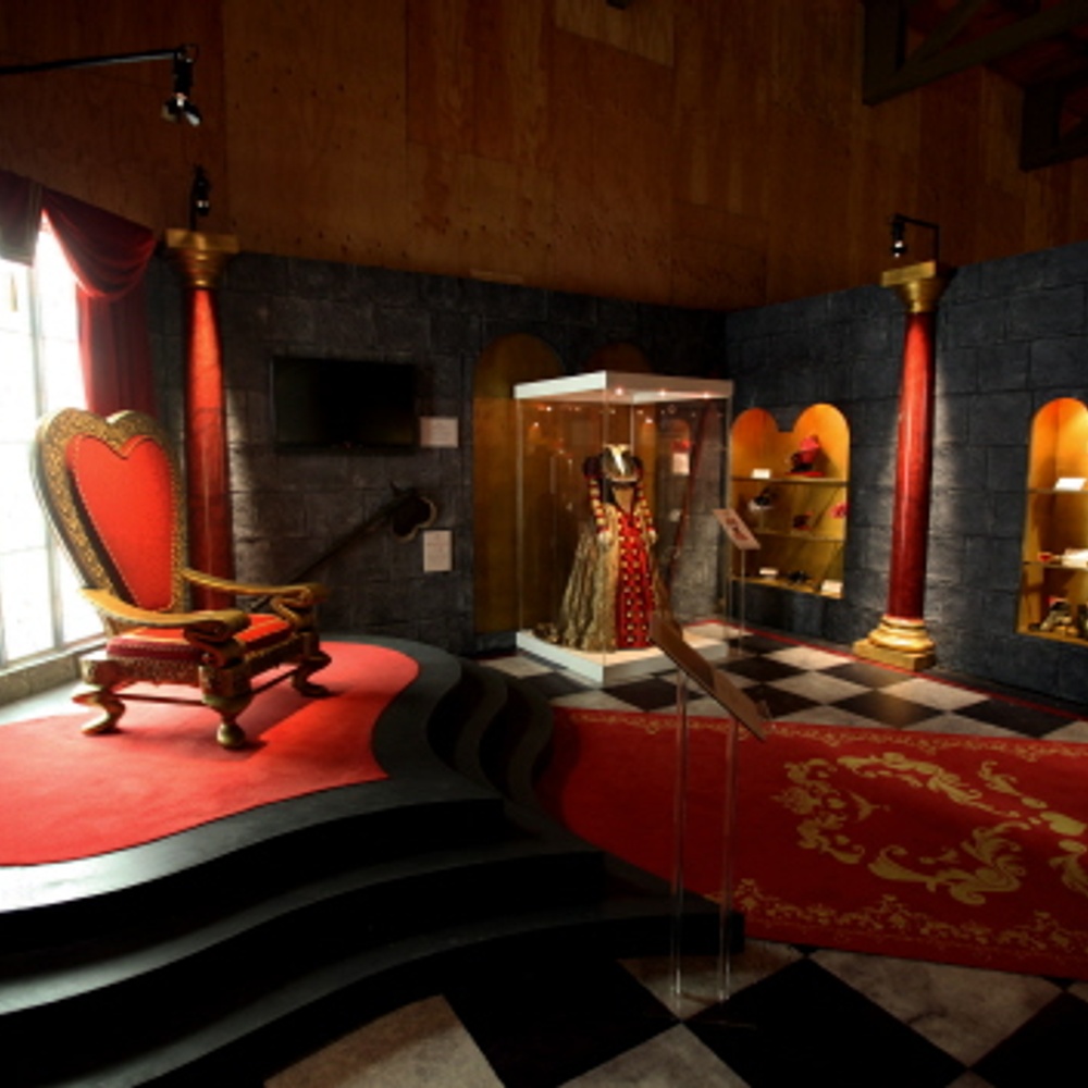 Alice in Wonderland : The Touring Exhibition