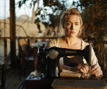Une scène du film The Dressmaker