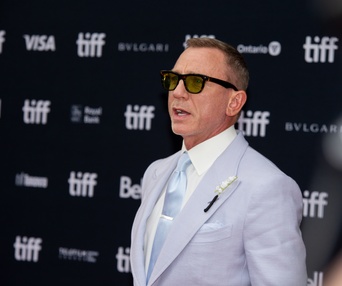 Sur le tapis rouge du film Glass Onion: A Knives Out Mystery