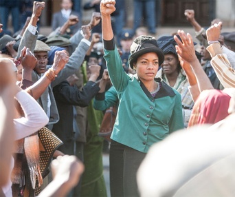Une scène du film Mandela: Long Walk to Freedom