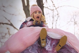 Une scène du film Godmothered