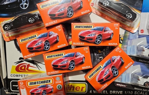 Un lot de petites voitures Matchbox