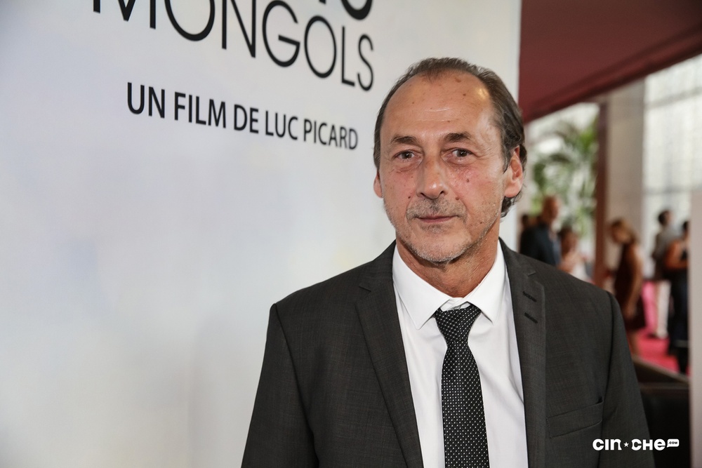 Sur le tapis rouge du film Les rois mongols
