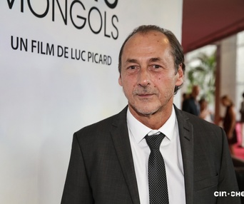 Sur le tapis rouge du film Les rois mongols