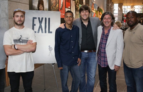 Sur le tapis rouge de Exil
