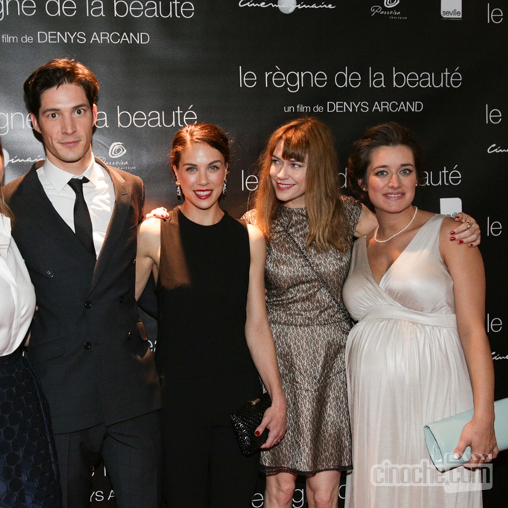 Sur le tapis rouge de Le règne de la beauté