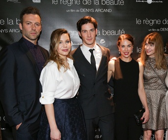 Sur le tapis rouge de Le règne de la beauté
