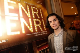 Sur le tapis rouge du film Henri Henri Sur le tapis rouge du film Henri Henri