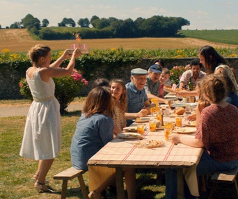 Une scène du film Au nom de la terre