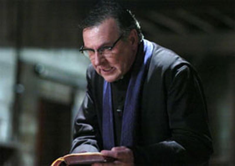 Tom Wilkinson dans The Exorcism of Emily Rose