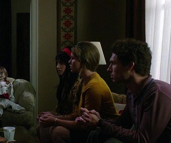 Une scène du film Annabelle Comes Home