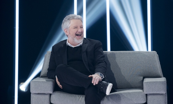 Image de l'article Photos : La femme et les filles de Benoît Brière le surprennent sur le plateau de 1res fois