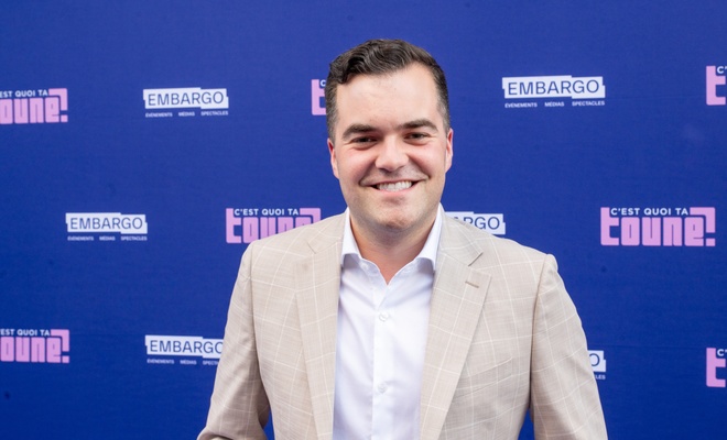 Image de l'article Simon Philibert de «Salut Bonjour» défile avec son amoureux sur un tapis rouge