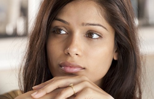 Freida Pinto dans You Will Meet a Tall Dark Stranger