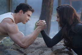 Une scène du film The Twilight Saga: Breaking Dawn - Part 2 Une scène du film The Twilight Saga: Breaking Dawn - Part 2