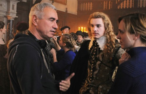 Roland Emmerich sur le plateau Anonymous