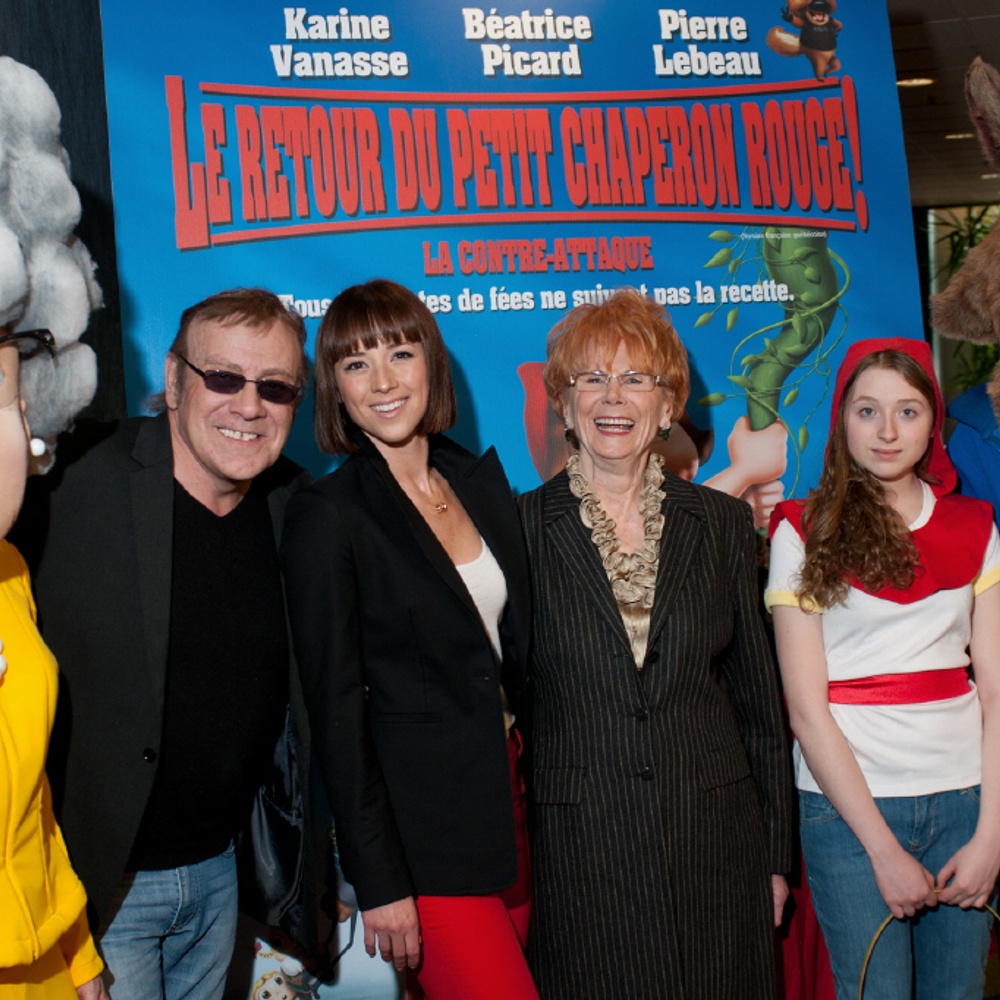 Sur le tapis rouge du film Le retour du petit chaperon rouge : La contre-attaque