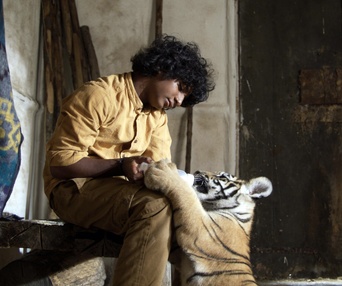 Une scène du film Le tigre et l'enfant