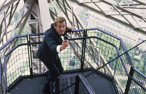 Roger Moore dans A View to a Kill