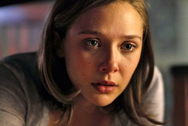 Une scène du film Silent House Une scène du film Silent House