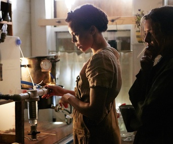 Une scène du film It Comes At Night