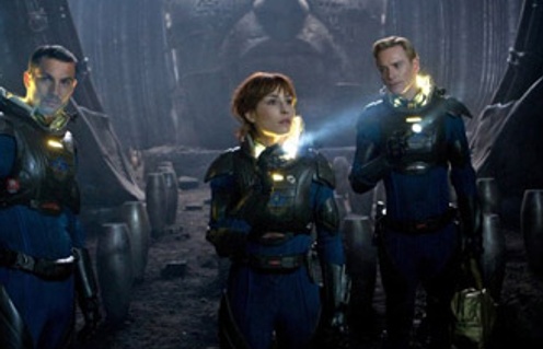 Noomi Rapace, Michael Fassbender et Logan Marshall-Green dans le film Prometheus