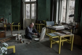 Une scène du film Les fleurs bleues