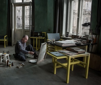 Une scène du film Les fleurs bleues
