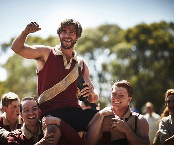 Une scène du film The Dressmaker