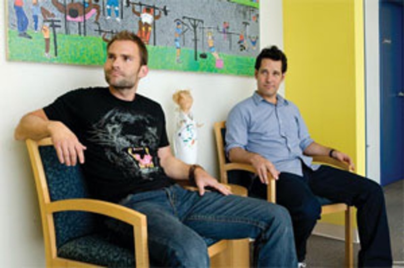 Seann William Scott et Paul Rudd dans la comédie Des gars modèles