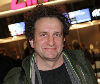 À la première du film Le colis