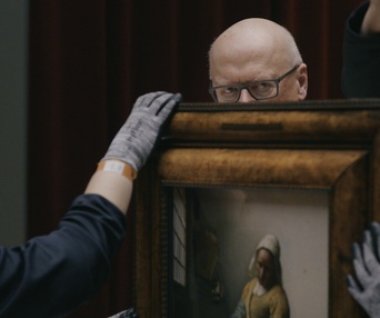 Une scène du film Close to Vermeer